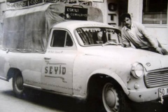 1970_li_yillara_ait_bir_mahalle_dolmusu_